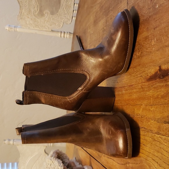 👢 ALDO Distressed Boots - Picture 1 of 9